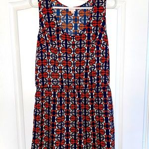 Sleeveless dress with pockets